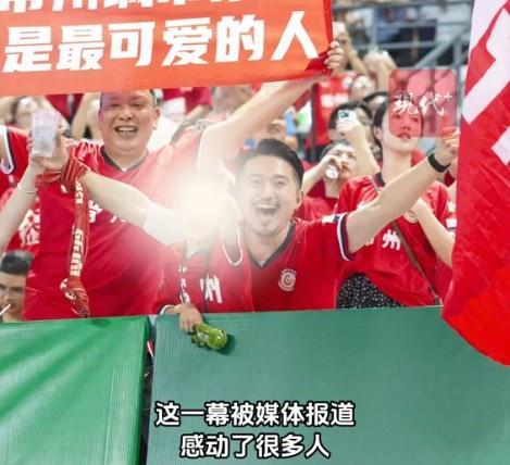 常州球迷带白血病儿子看苏超,市长周伟在线暖心留言